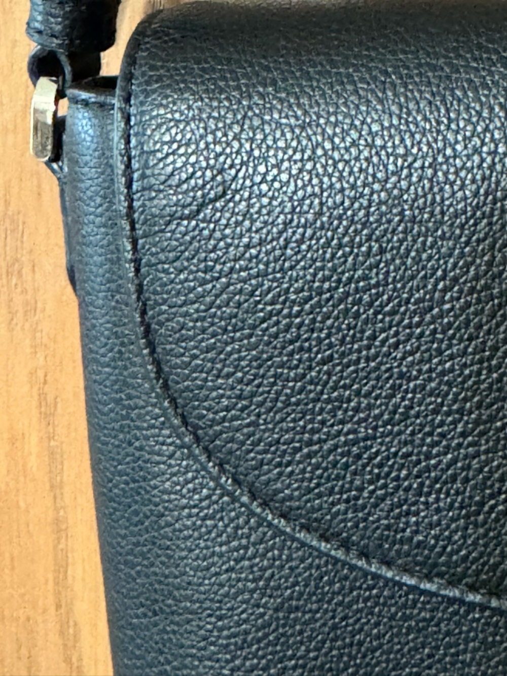 KATE SPADE Black Pebbled Leather  Crossbody/Shoulder Bag  with Gold Accents EUC - Picture 4 of 11